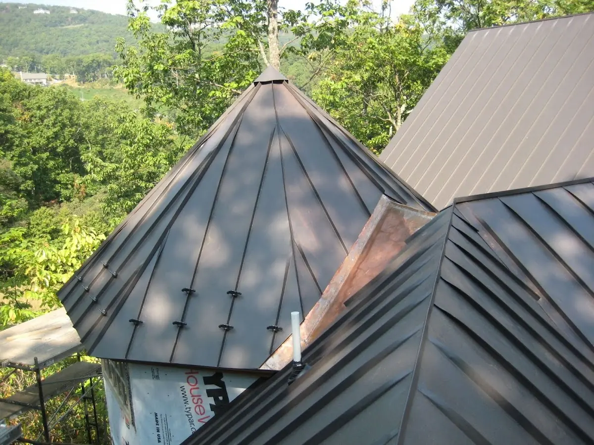 Professional Gutter Cleaning by Craftsman Roofing in Sparrland